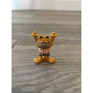 Garfield-Hooray Figure-2.5  Tall-Striped Shirt-Checked Shorts